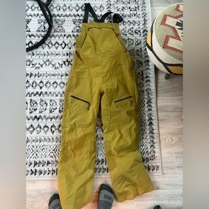 Women’s mountain Hardwear bibs